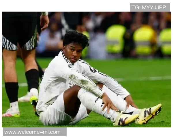 里昂官宣恩德里克租借加盟本泽马现身评论区为其加油助威